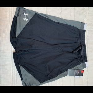 BNWT Under Armour Boys Shorts- Size Med